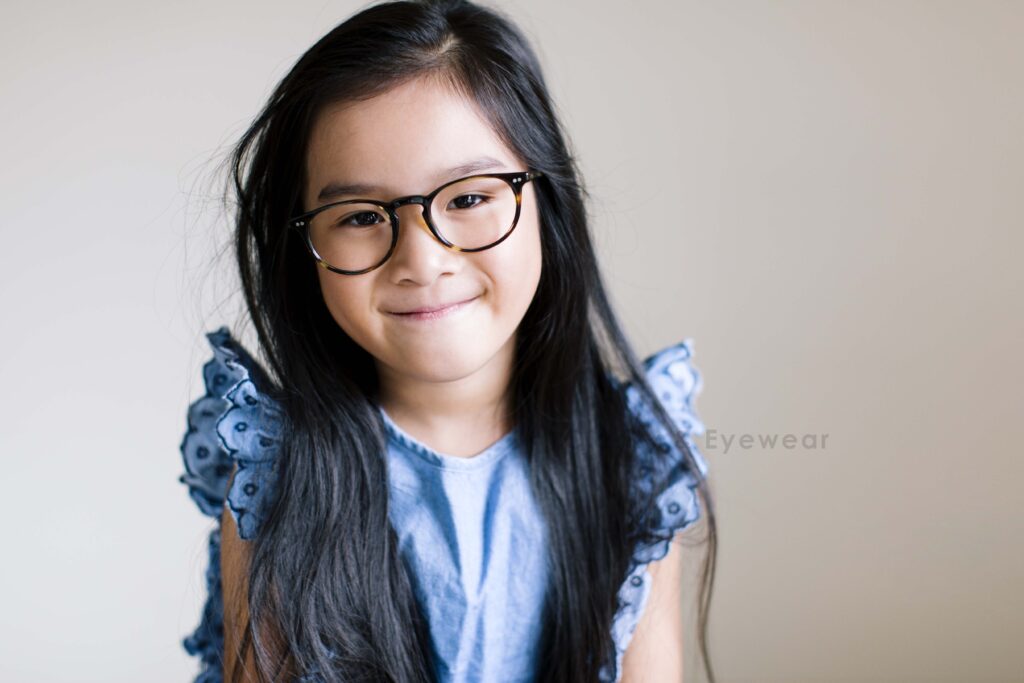 Little girl wearing round glasses